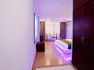 گرینتری این گوانگدنگ هویزهو اسود ریلو استیشن دانشوی رنمین راد بوسینز هتل