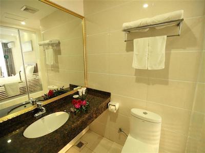 گرینتری این گوانگدنگ هویزهو اسود ریلو استیشن دانشوی رنمین راد بوسینز هتل