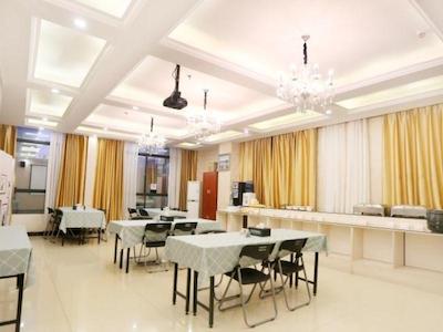 گرینتری این گوانگدنگ هویزهو اسود ریلو استیشن دانشوی رنمین راد بوسینز هتل