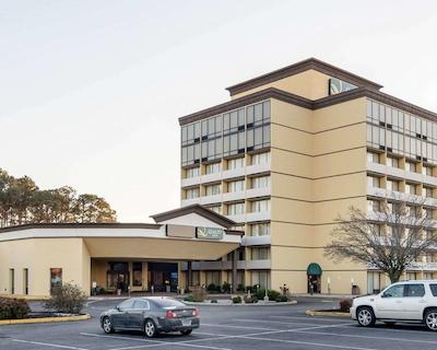 کوالیتی این نیر هامپتون کلیسوم