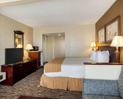 کوالیتی این نیر هامپتون کلیسوم