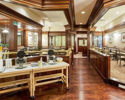 کوالیتی این نیر هامپتون کلیسوم