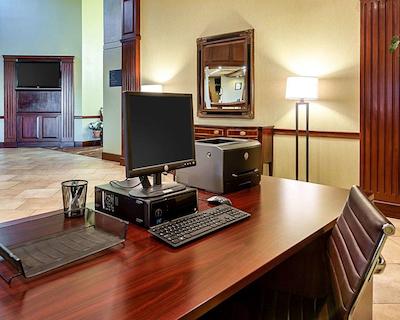 کوالیتی این نیر هامپتون کلیسوم