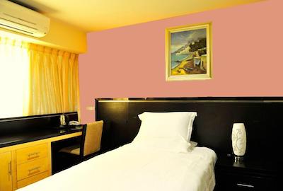 هالمارک کرون هتل