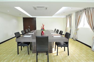 هالمارک کرون هتل