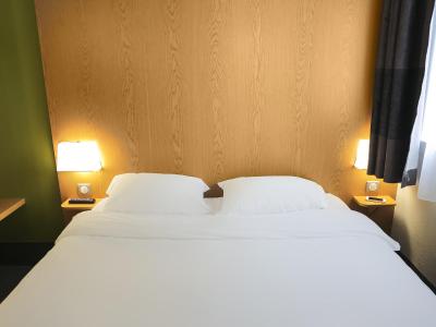 ب اند ب هتل پاریز پرت دز لیلاز