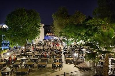 لاریسا بیچ کلوب ساید