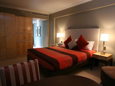 امرا هتل جامیسُن اسیدنی