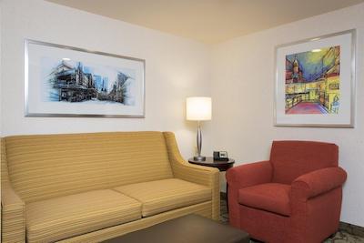 هیلتون گاردن این لویسویل دونتون