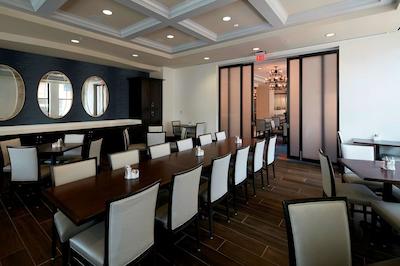 امباسی سویتز بای هیلتون لویسویل دونتون