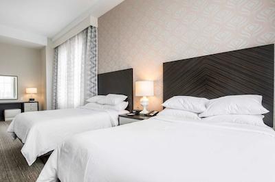 امباسی سویتز بای هیلتون لویسویل دونتون