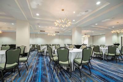 امباسی سویتز بای هیلتون لویسویل دونتون