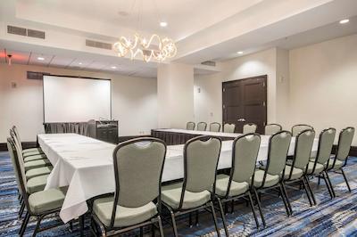 امباسی سویتز بای هیلتون لویسویل دونتون