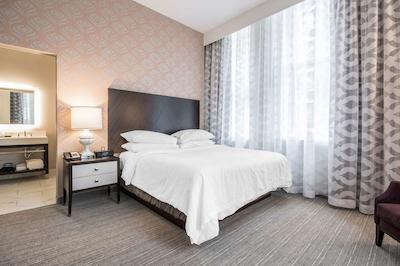 امباسی سویتز بای هیلتون لویسویل دونتون