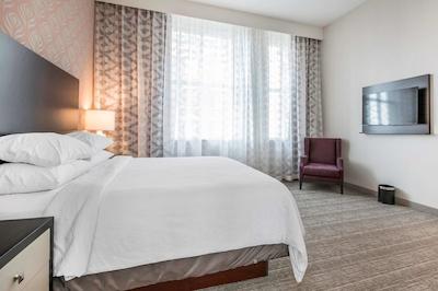 امباسی سویتز بای هیلتون لویسویل دونتون