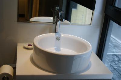 اکوئین هتل جالان بسار