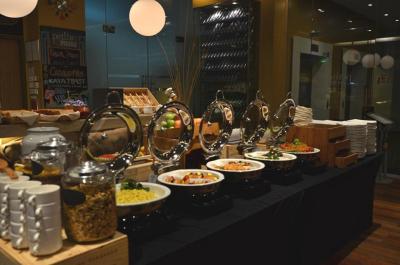 اکوئین هتل جالان بسار