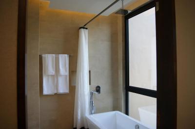 اکوئین هتل جالان بسار