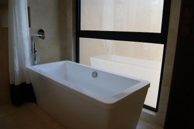 اکوئین هتل جالان بسار