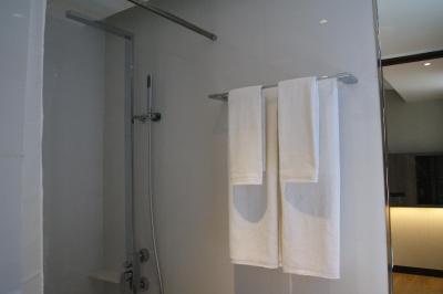 اکوئین هتل جالان بسار