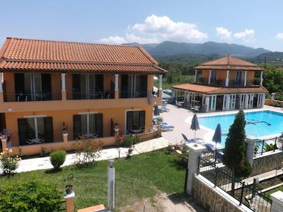 ماکیز استودیز اند اپارتمنتز