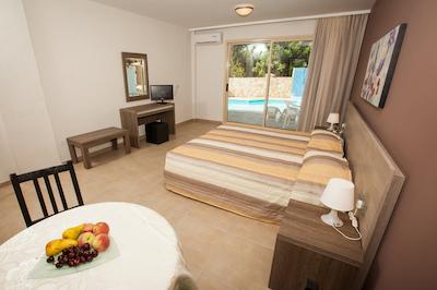 کریستالو اپارتمنتز