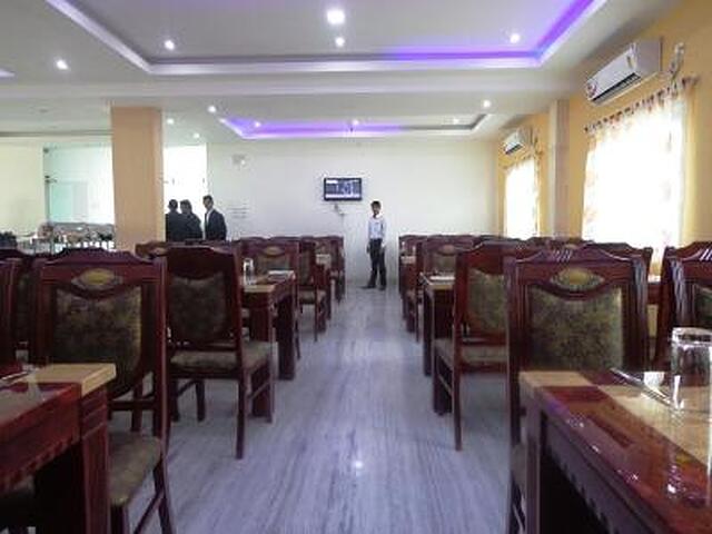 هتل آر کی پالاس