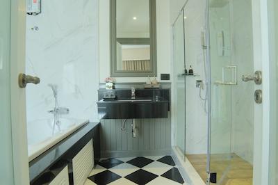 د رایا سوراونگ