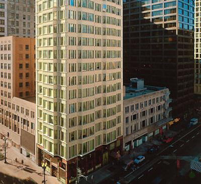 استپینیپل ان ایکنیک هتل د لوپ