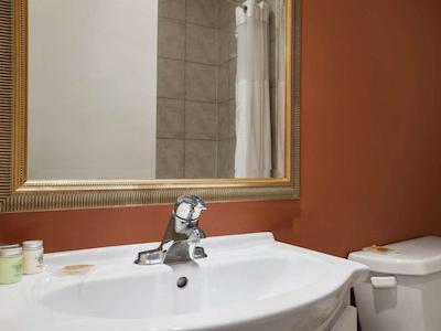 هوارد جهنسُن اُرانجویل