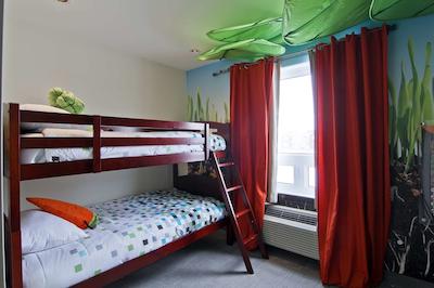 هم این اند سویتز رجینا آیرپرت