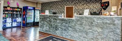 هم این اند سویتز رجینا آیرپرت