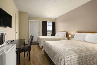 نایتز این ادمنتون اسود