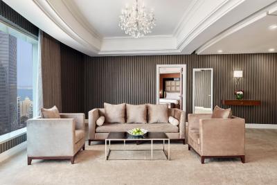 کرون پلازا دوحه وست بی