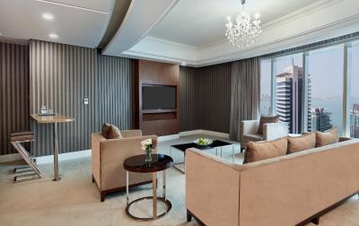 کرون پلازا دوحه وست بی