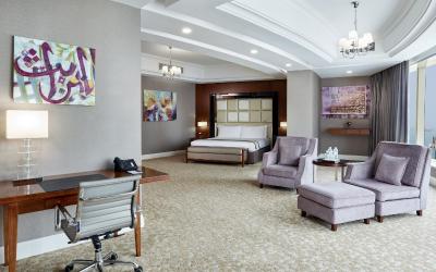 کرون پلازا دوحه وست بی