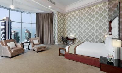 کرون پلازا دوحه وست بی