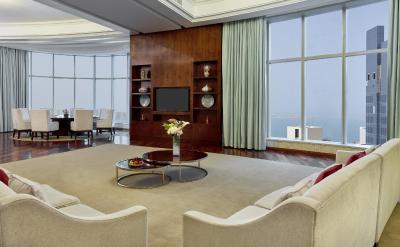 کرون پلازا دوحه وست بی