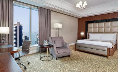 کرون پلازا دوحه وست بی