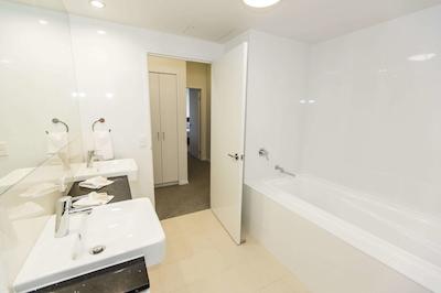 گلادستون سنترال پلازا