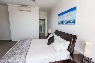 گلادستون سنترال پلازا