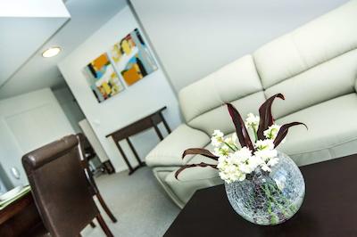 گلادستون سنترال پلازا