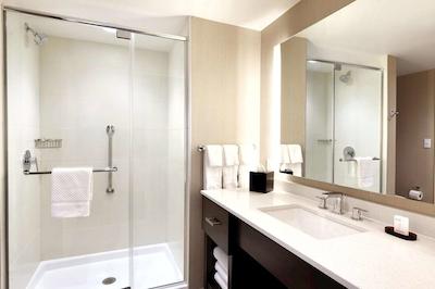 امباسی سویتز اُکلاهما سیتی دونتون مدیکال سنتر