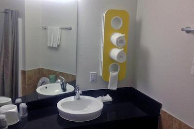 متل 6 لاردو آیرپرت