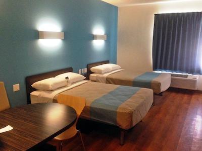 متل 6 لاردو آیرپرت