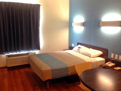 متل 6 لاردو آیرپرت