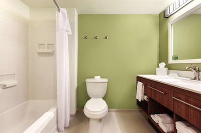 هم2 سویتز بای هیلتون کلج استیشن