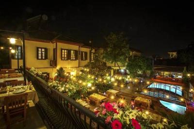 کسل بوتیک هتل