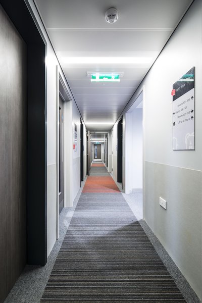 پوینت ا هتل لندن کاناری وارف