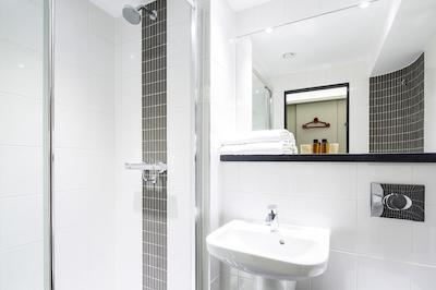 پوینت ا هتل لندن کاناری وارف